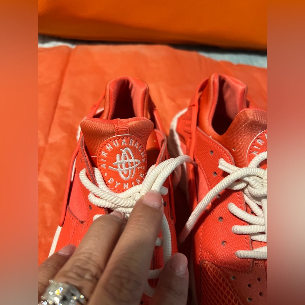 Nike - Picture 4 of 6